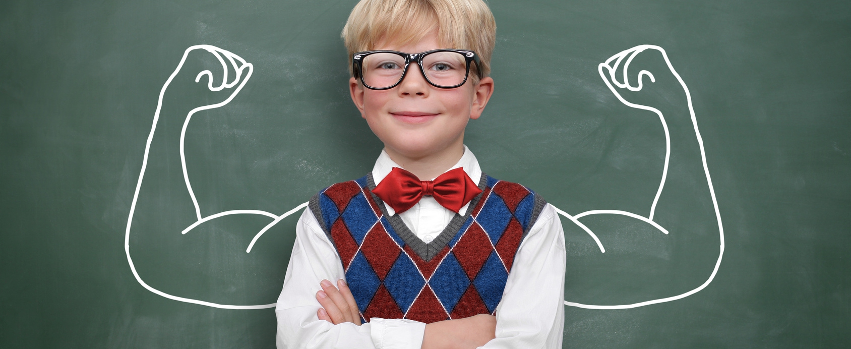 Kind mit Muskeln Schule & Sport